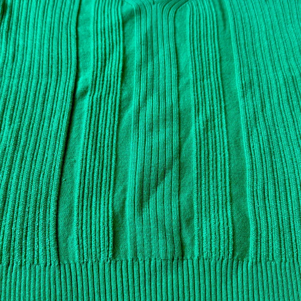 Les Serein Apple Green Ribbed V-Neck Short Sleeve Sweater Women's Small NWT - Picture 6 of 9